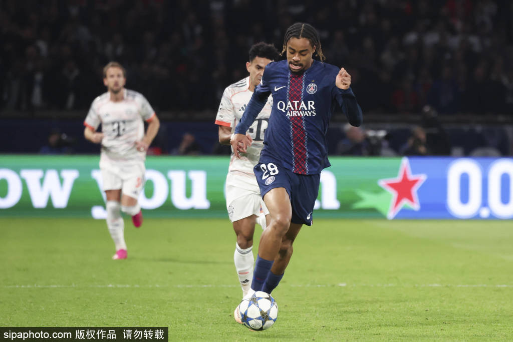 登贝莱欧冠复出！巴黎圣日耳曼决战热刺，王子公园燃起胜利之火