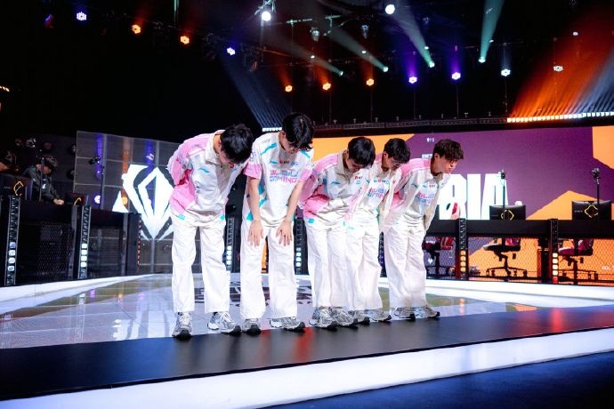 LPL发布BLG赛后返图：碧帆映前路，破浪定首胜